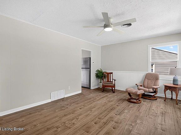 3rd image of 229 Carey Ave