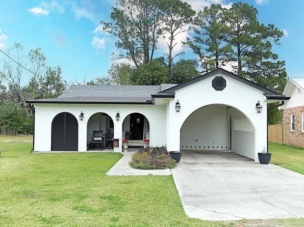 119 Napoleon Ave, Napoleonville, LA 70390