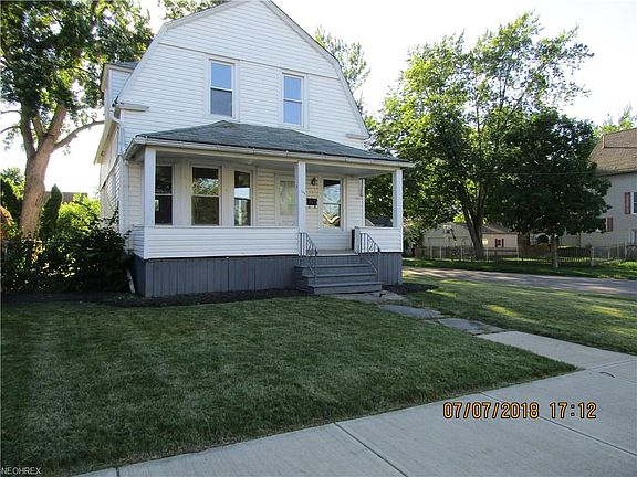 2nd image of 132 Harwood St