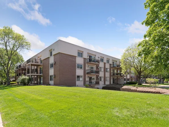 2800 Hillsboro Ave N APT 124, New Hope, MN 55427