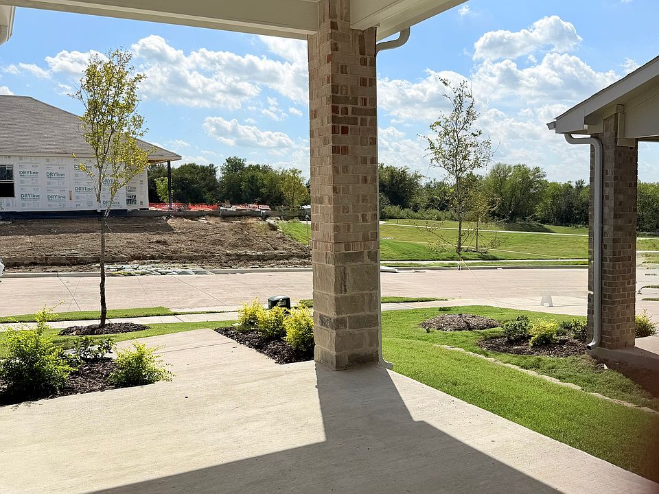 Front Close to Trails Green areas