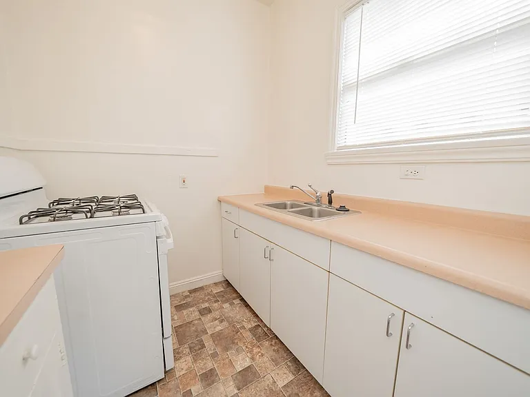 544 37th Street — Photo 7