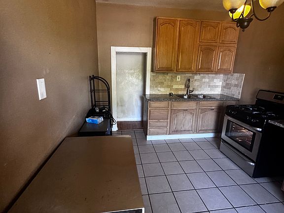 2nd image of 2821 N Morgan St