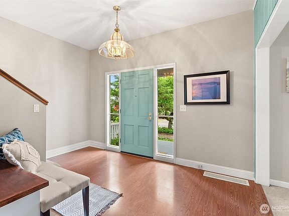 3rd image of 225 17th Avenue SE
