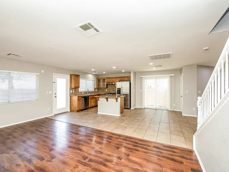 8437 Spencer Canyon St — Photo 5