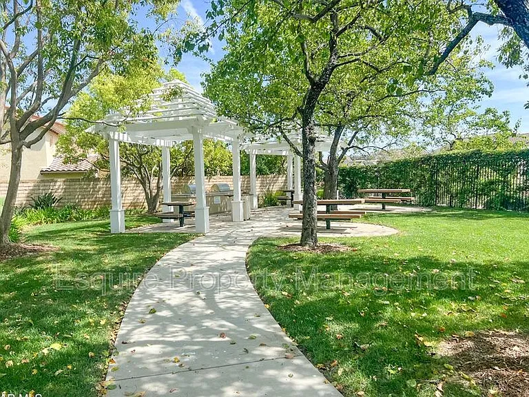 13735 Blue Ridge Way — Photo 36