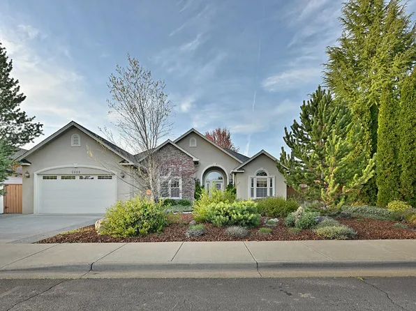 1013 Pumpkin Rdg, Eagle Point, OR 97524