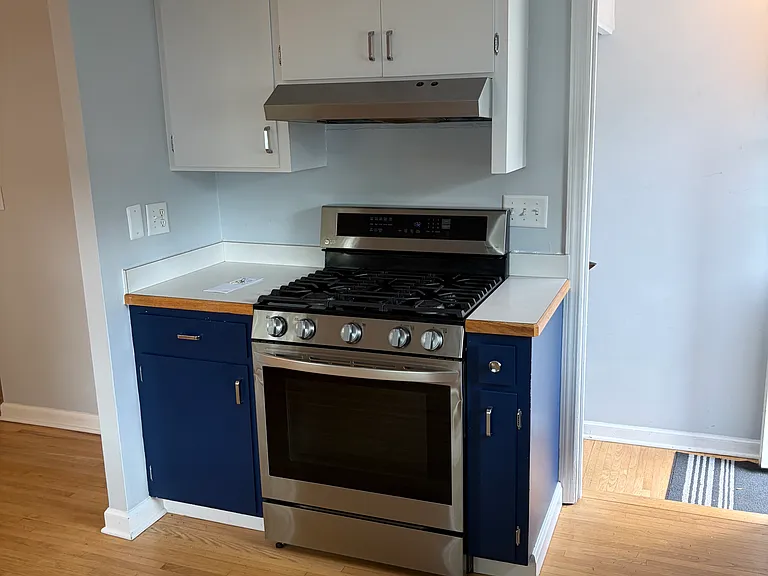 1481 Westminster Dr — Photo 6