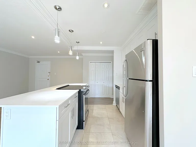 135 Allan St #310 — Photo 6