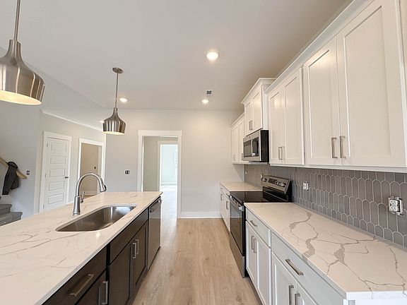 3rd image of 215 Settlers Way Lot 609