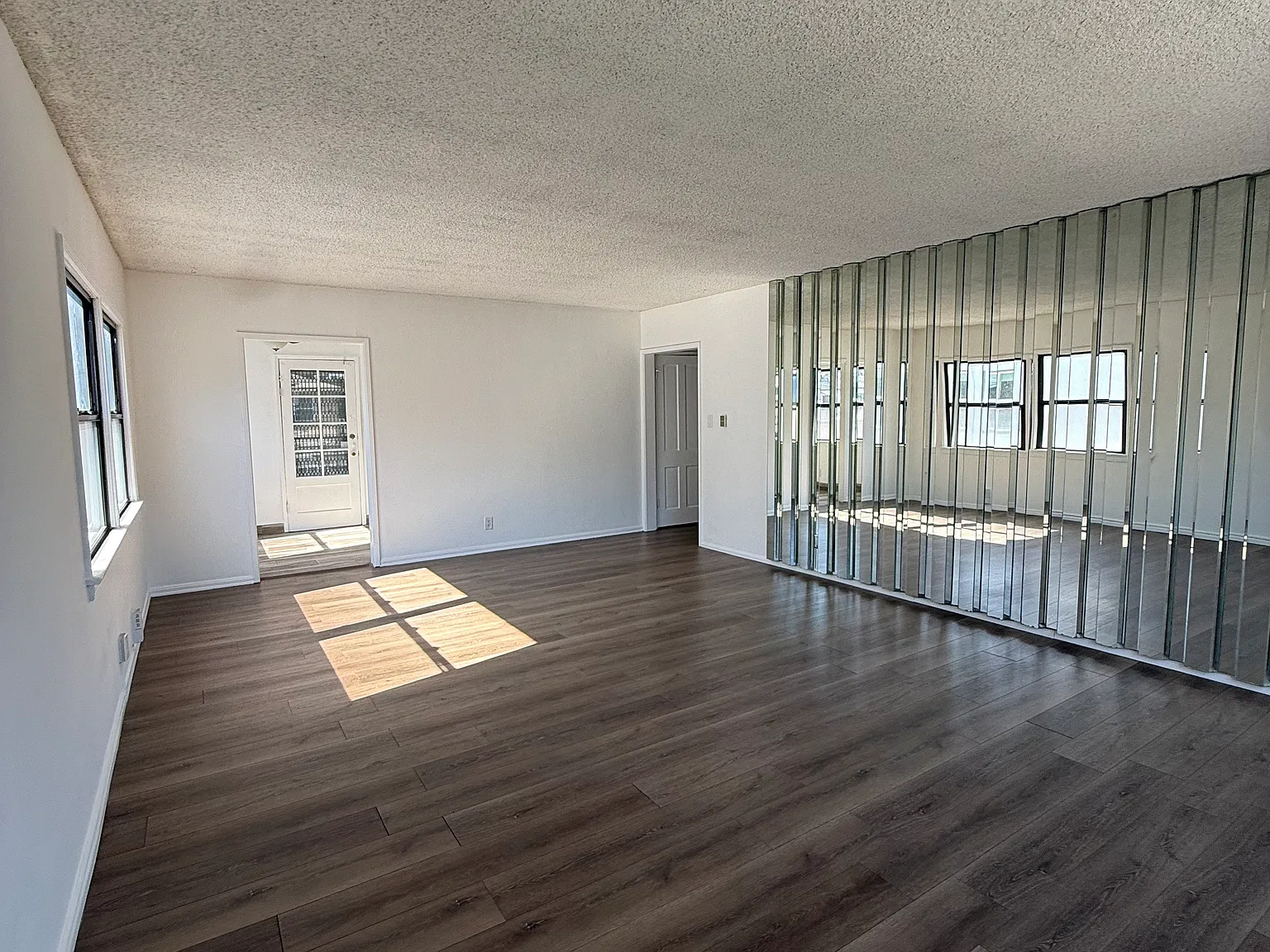 2 bed, 1100 sqft, $2,650 — Photo 2