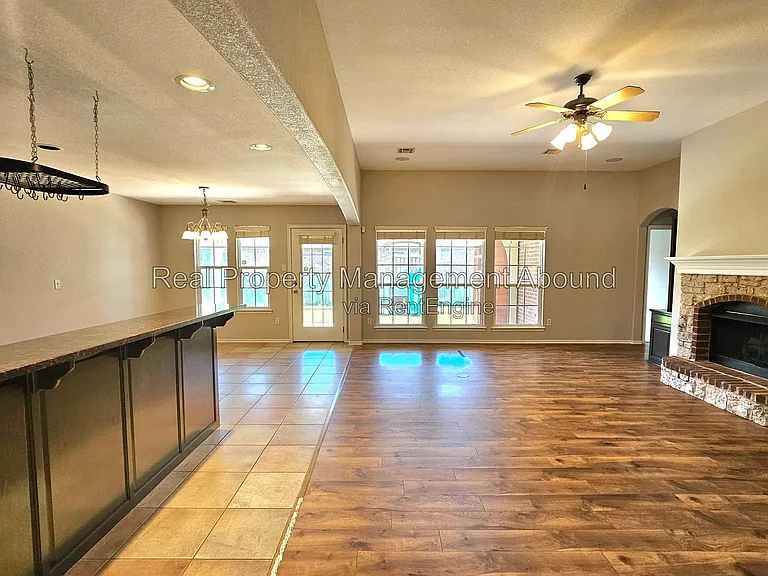 809 W Granger St — Photo 13