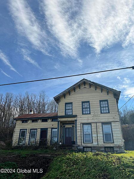 2nd image of 558 Sprakers Road