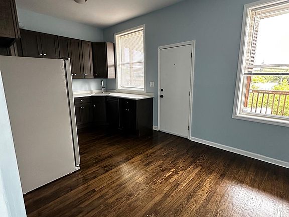 3rd image of 4763 N Lincoln Ave APT 3R