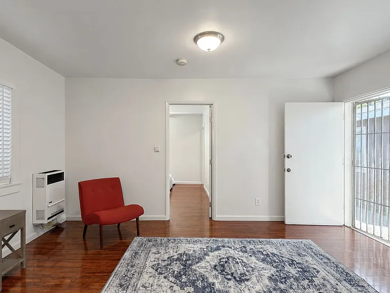 740 Daisy Ave — Photo 3