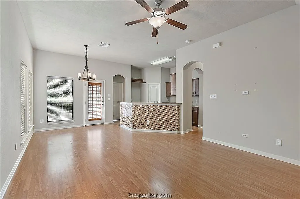 3 bed, 1244 sqft, $650 — Photo 3