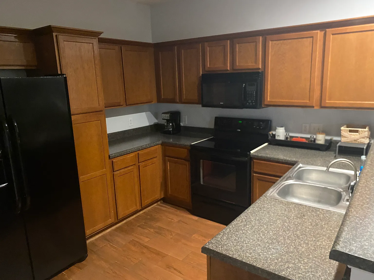 3 bed, 1185 sqft, $1,900 — Photo 2