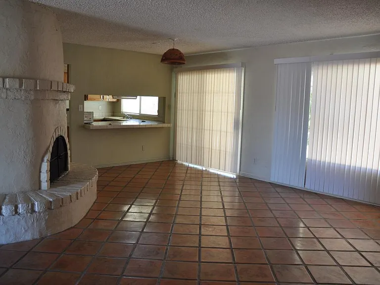 3911 S Pine St — Photo 8