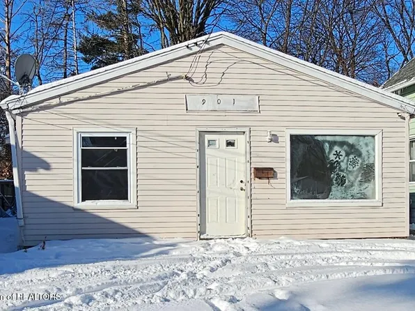 901 Clayton St, Lansing, MI 48915