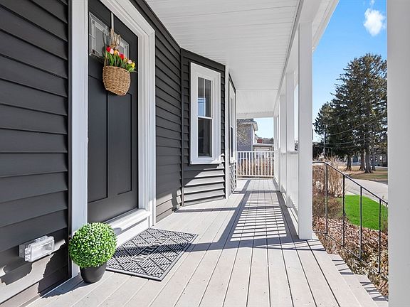 3rd image of 19 Laurel St