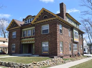 217 3rd St APT 3, Jackson, MI 49201