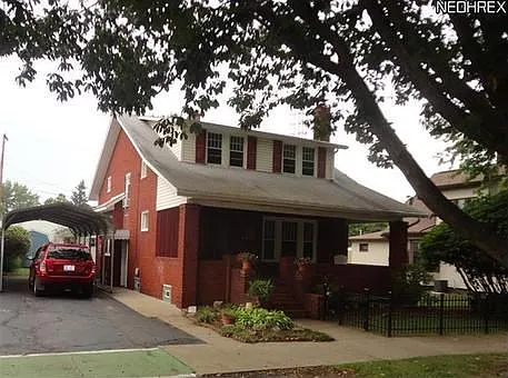 117 E Main St photo 1
