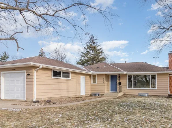 225 S Elk St, Belle Plaine, MN 56011