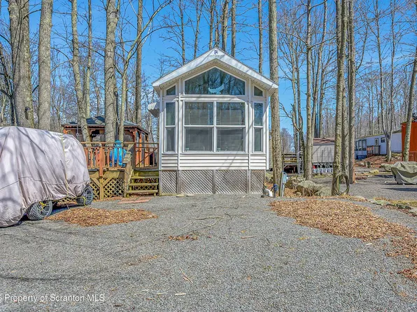 44 Cedar Dr, Gouldsboro, PA 18424