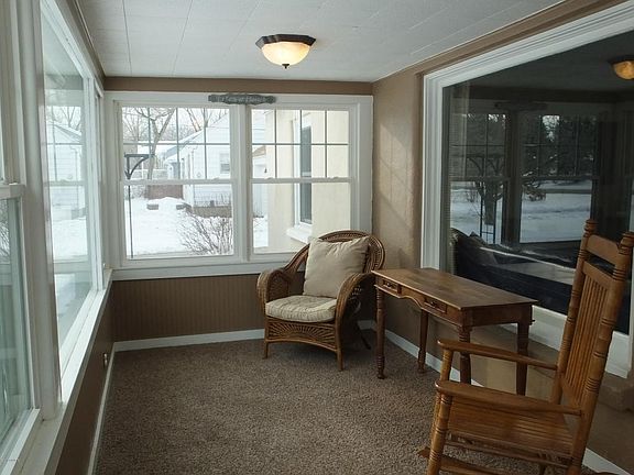 5th image of 1043 W Lakewood Blvd
