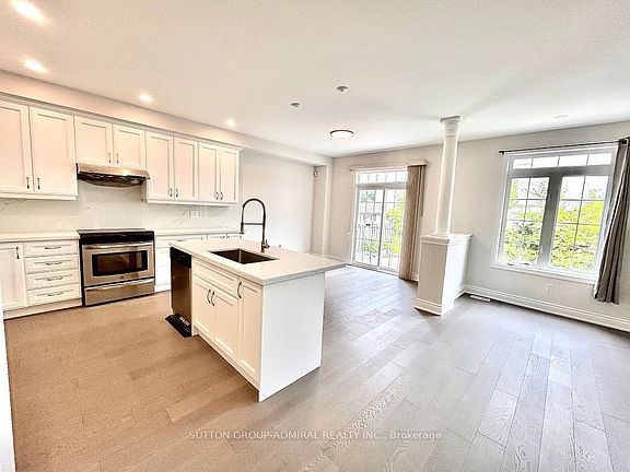 4th image of 4 Castleglen Blvd