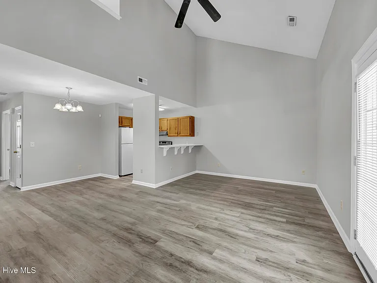 136 Lullwater Dr #A — Photo 9