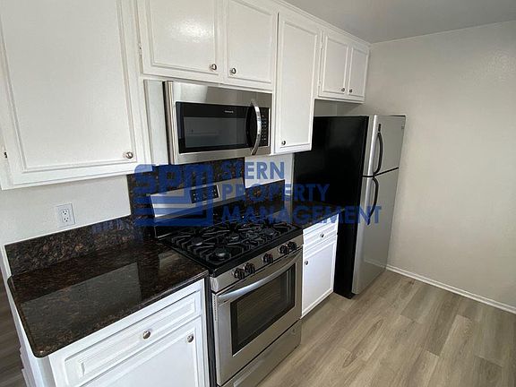 5th image of 1335 S Carmelina Ave APT 104