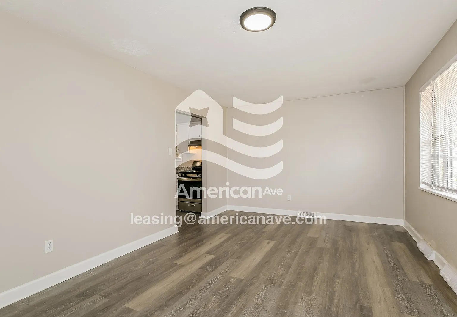 3 bed, 1.0 bath, 1002 sqft, $1,147 — Photo 4