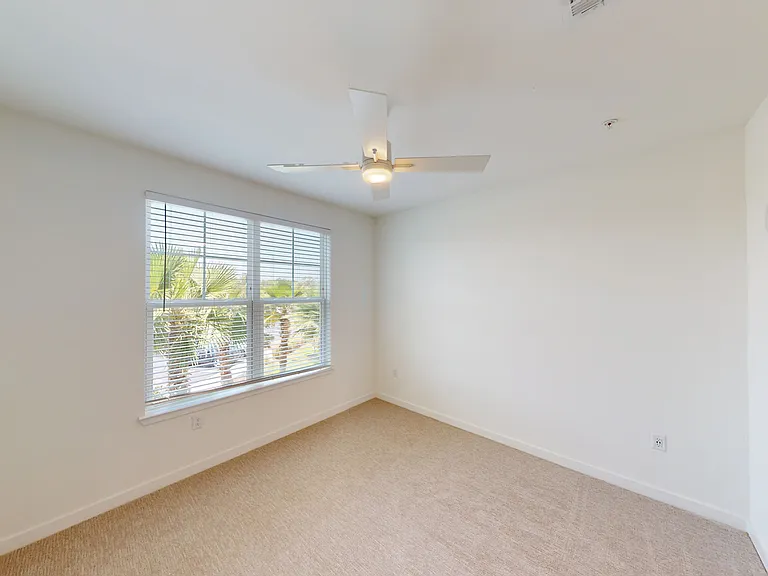 Essex Luxe Apartments — Photo 43