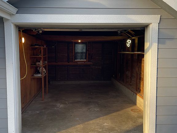 4th image of 251 Whitman St S