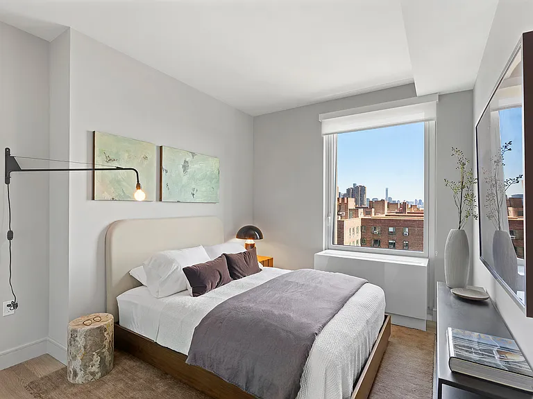 644 E 14th St #903 — Photo 12