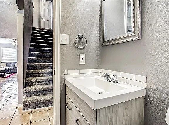 3rd image of 3838 Coates Cir #3838