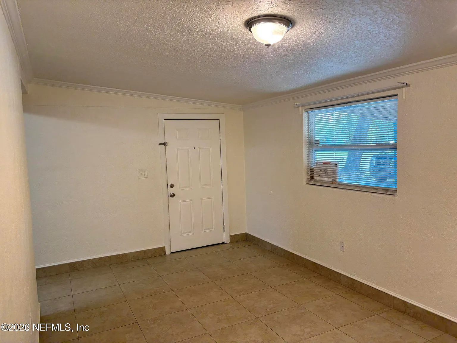 3 bed, 1.0 bath, 1010 sqft, $1,700 — Photo 3