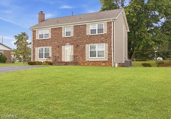 2nd image of 3205 Crestview Dr