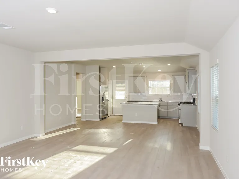 1842 Morse Way — Photo 3
