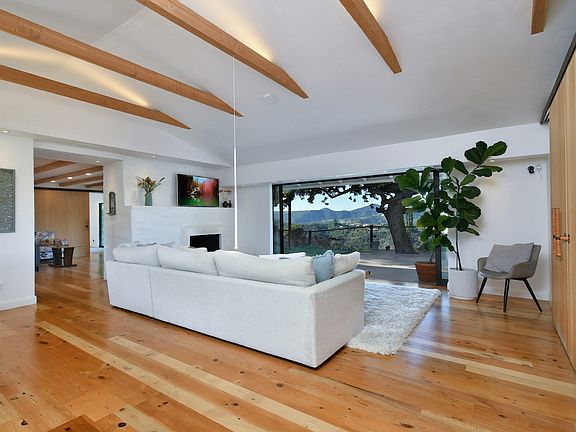 4th image of 2145 Linda Flora Dr