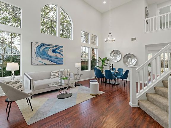 3rd image of 3207 Lakemore Ct