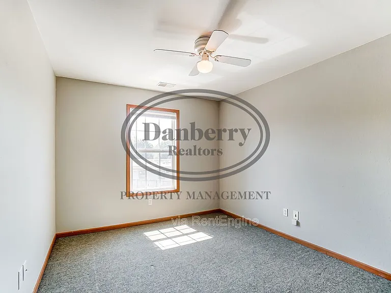 1117 N Byrne Rd — Photo 14