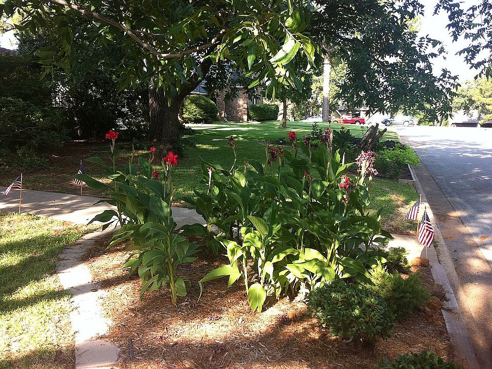 2nd image of 2116 Lake Crest Dr