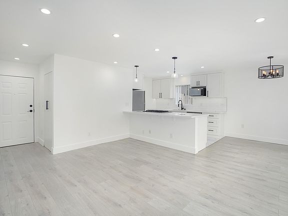 3rd image of 6050 Cadillac Ave APT 206