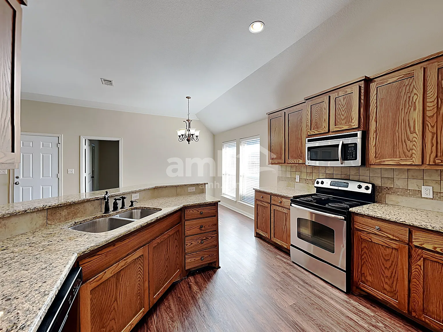 4 bed, 2.0 bath, 2148 sqft, $2,780 — Photo 4