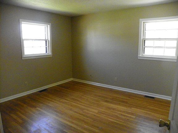 2nd image of 1154 Banner St