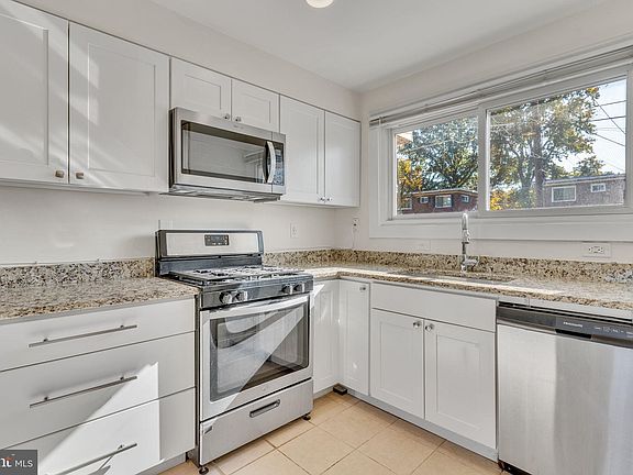 5th image of 632 Maury Ave