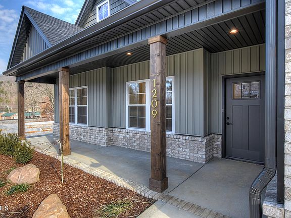 3rd image of 1209 Brown Rd