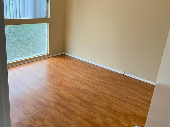 2nd image of 432 W Stocker St APT 6